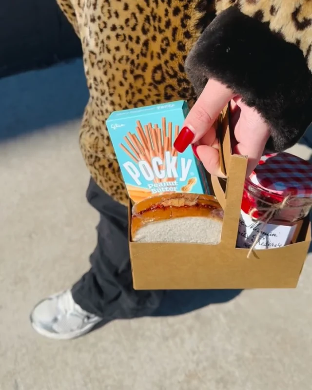 Now sharing happiness in 5 delicious flavors! | Pocky Products