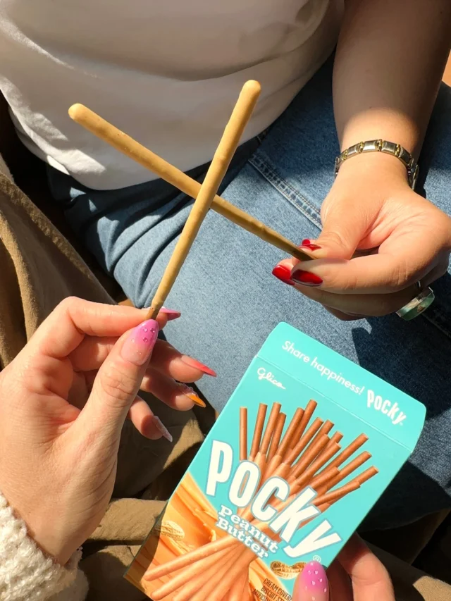Now sharing happiness in 5 delicious flavors! | Pocky Products